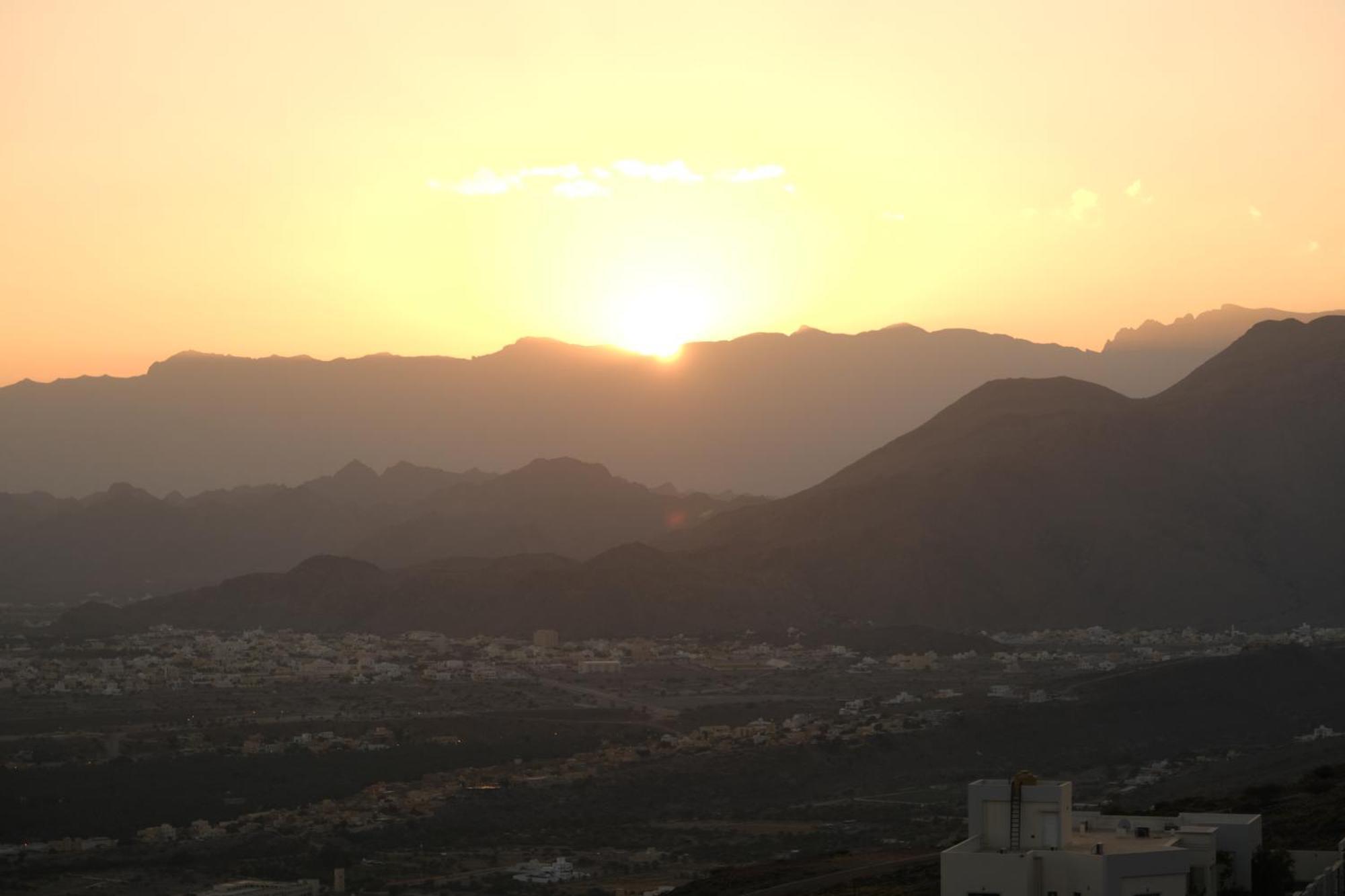 Sunset Sky Hotell Misfāh Exteriör bild