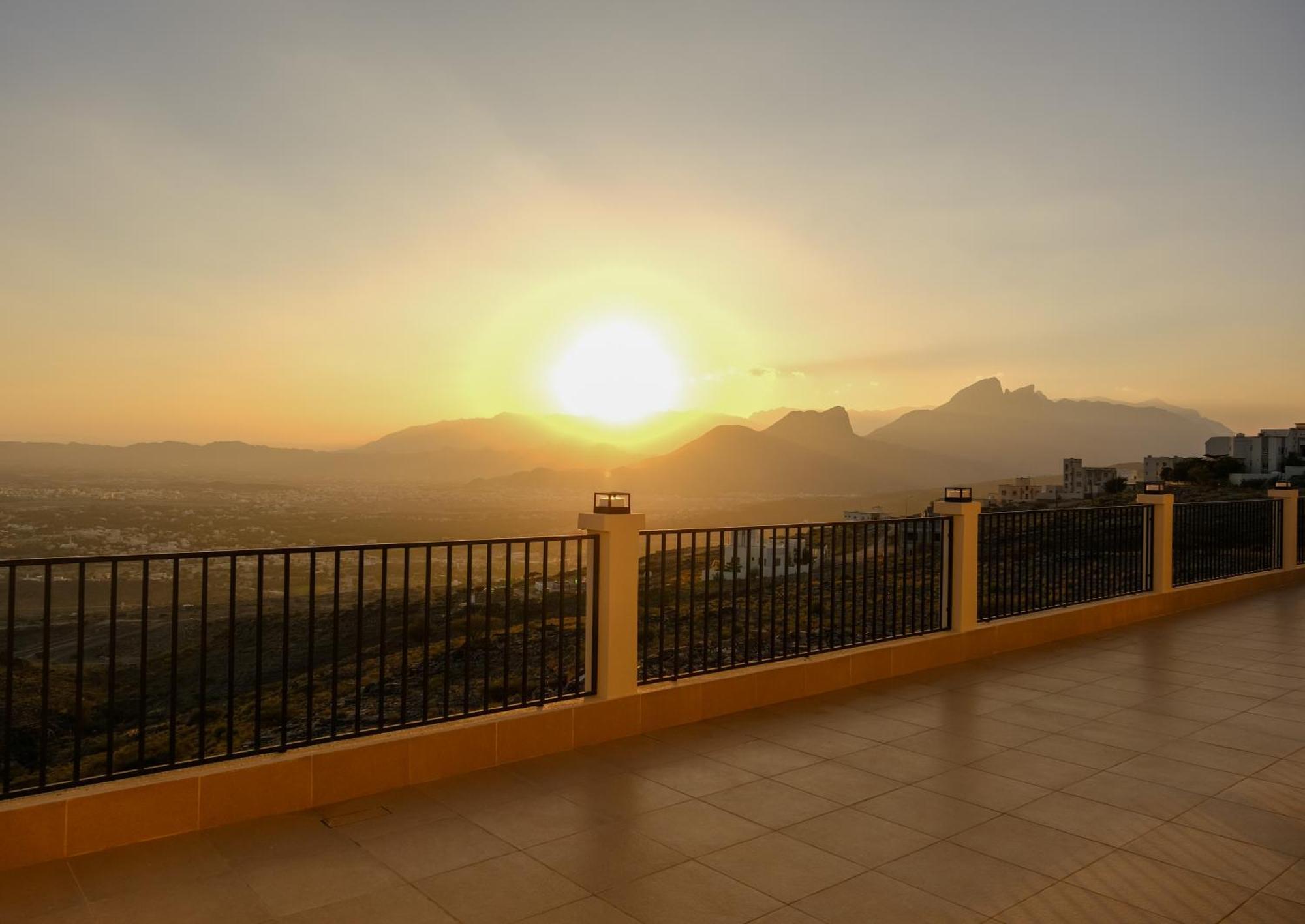 Sunset Sky Hotell Misfāh Exteriör bild