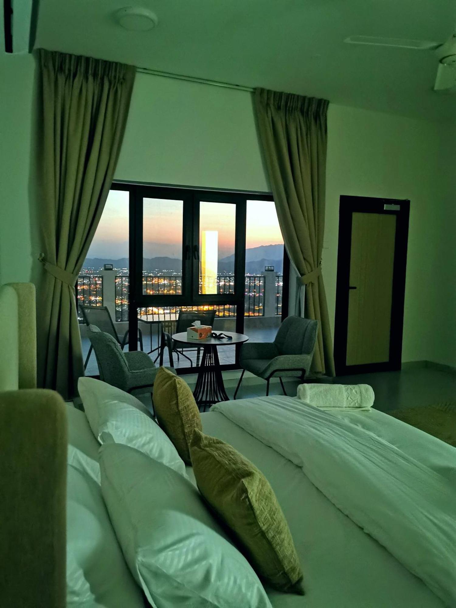 Sunset Sky Hotell Misfāh Exteriör bild
